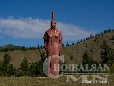 Алунгоо эхийг Монголын анхны дархан бэрээр өргөмжлөв