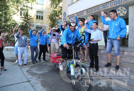 Ч.Мөнгөндалай зүүн аймгуудыг дугуйгаар тойрох аялалдаа маргааш гарна