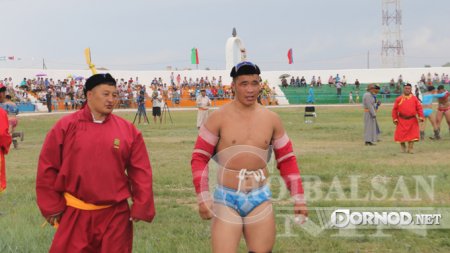 Арслан цолтон шинээр төрсөн аймгийн наадмын бөхийн барилдааны тойм