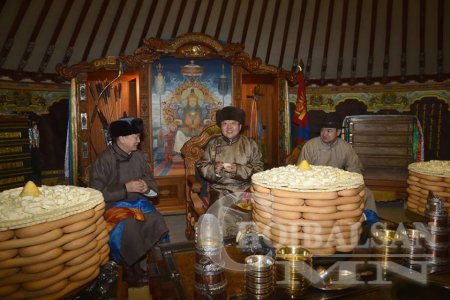 Сар шинэдээ сайхан шинэлж байна уу? /Цагаан сарын фэйсбүүк сэлфи фото зургуудаас/