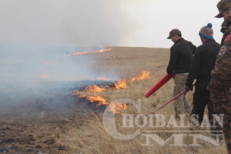 Дорнод аймагт гарсан түймэр Сүхбаатар руу оржээ