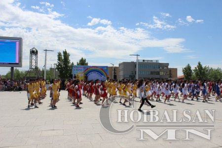 Чойбалсанчууд Хүүхдийн баяраа нижгэр тэмдэглэж байна /фото мэдээ/