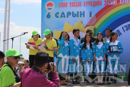 Чойбалсанчууд Хүүхдийн баяраа нижгэр тэмдэглэж байна /фото мэдээ/