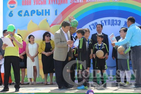 Чойбалсанчууд Хүүхдийн баяраа нижгэр тэмдэглэж байна /фото мэдээ/