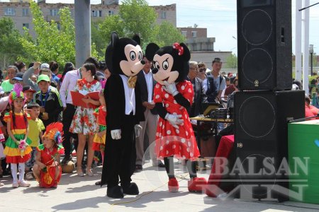 Чойбалсанчууд Хүүхдийн баяраа нижгэр тэмдэглэж байна /фото мэдээ/