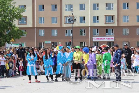 Чойбалсанчууд Хүүхдийн баяраа нижгэр тэмдэглэж байна /фото мэдээ/