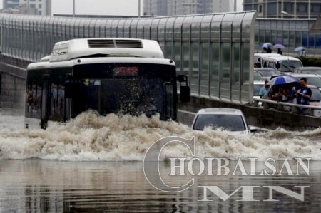 Хятадад ширүүн бороо орсны улмаас 35 хүн энджээ