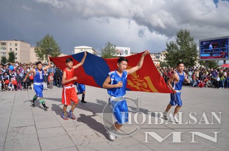 RIO 2016 олимпийн хүрэл медальт Д.Отгондалай, МУГД Ё.Төмөрбатаа, улсын шигшээ багийн дасгалжуулагч Б.Эрдэнэбаяр нарыг Дорнодчууд угтан авч хүндэтгэл үзүүллээ