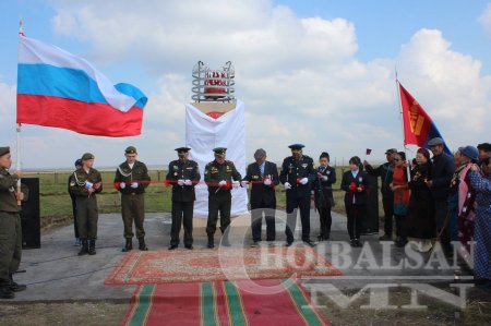 Халхгол суманд  “Энхтайван-Найрамдал” хөшөө босгожээ