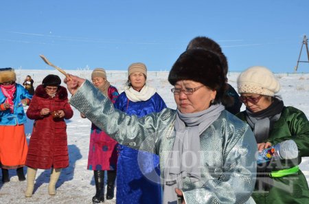 Дорнодын ээжүүд үр хүүхэд, улс орныхоо буян заяаг даатгаж, сүү өргөлөө