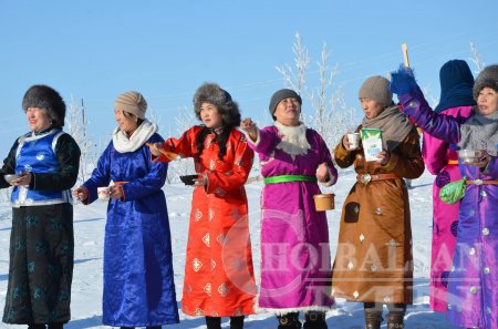 Дорнодын ээжүүд үр хүүхэд, улс орныхоо буян заяаг даатгаж, сүү өргөлөө