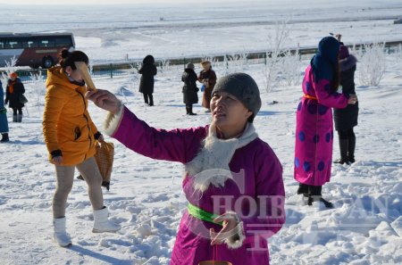 Дорнодын ээжүүд үр хүүхэд, улс орныхоо буян заяаг даатгаж, сүү өргөлөө