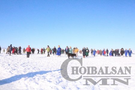 Баяндун сумын ард иргэд, албан байгууллагууд Цас мөсний баяраа хийв