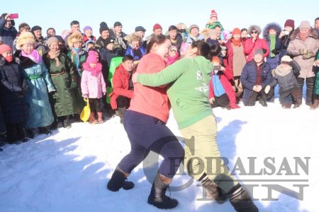 Баяндун сумын ард иргэд, албан байгууллагууд Цас мөсний баяраа хийв