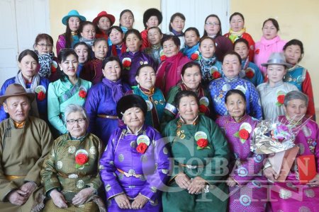 Баяндун сумын Олон Улсын эмэгтэйчүүдийн эрхийг хамгаалах өдрийн баярын хурал