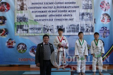 Спортын мастер Д.Мөнхжаргалын нэрэмжит өсвөр үеийн жудо бөхийн тэмцээн боллоо /фото мэдээ/