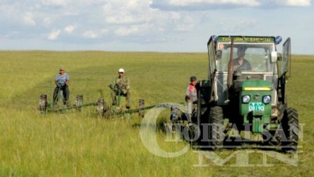 Аймгийн засаг дарга М.Бадамсүрэн өвөлжилт, хаваржилтын бэлтгэл ажлыг хангах үүрэг өглөө