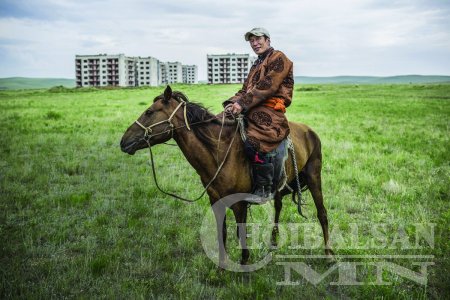 Мардайн манаач: Монгол дахь нууц хотын амьдрал